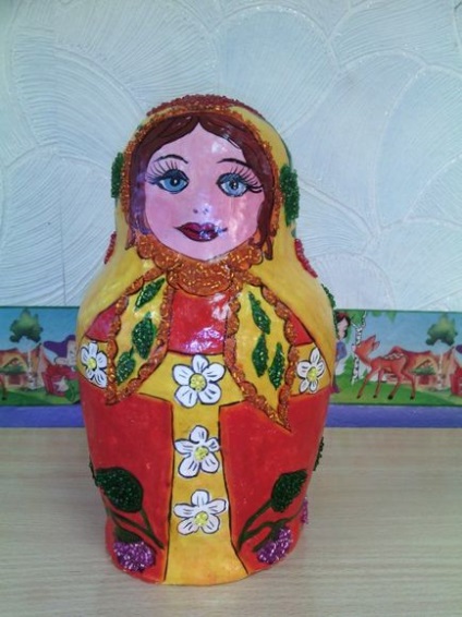 Matryoshka în tehnica de papier