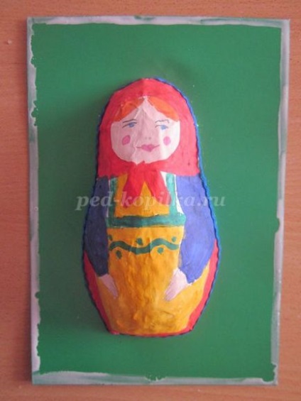 Matryoshkas în tehnica papier-mache