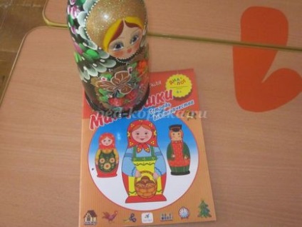 Matryoshkas în tehnica papier-mache