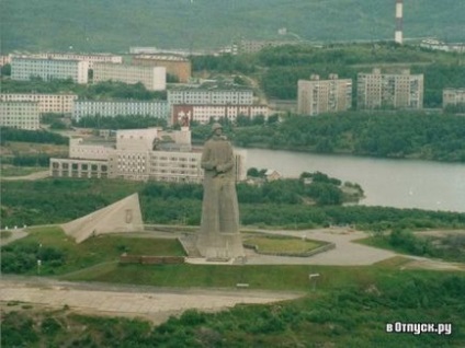 Меморіал «захисникам радянського Заполяр'я» ( «Альоша») опис і фото