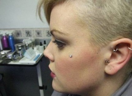 Microdermal ca un tip de piercing-ul corpului