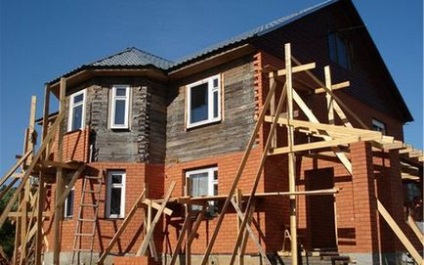 Cu fața la casa de beton cu tehnologie cărămidă cu izolație, metode