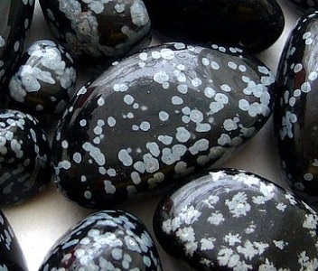 Obsidian, bijuterii din pietre naturale