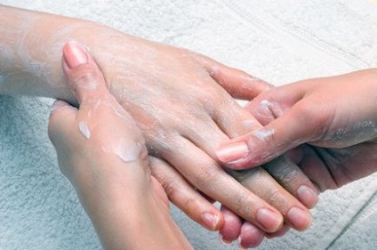 Nagyon száraz bőr kéz - kezelés otthon - maszkok, krémek, fürdő