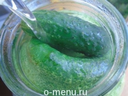 Огірки з насінням гірчиці рецепт на зиму під залізні кришки, їжа на столі