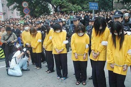 Privind moartea și prostituția din China, lumea din jurul meu