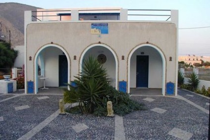 Perissa (santorini) hoteluri, plaje, atractii