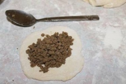 Пиріжки з печінкою в духовці - покроковий рецепт з фото на
