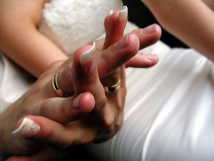 Защо са брачни халки - където културата на годежен пръстен и обществото - по-