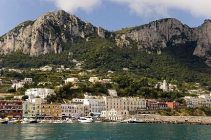 Kirándulás Capri, turisztikai tanácsadás, amire szükség van ahhoz, hogy mit kell tenni, és mit nem lehet megtenni a