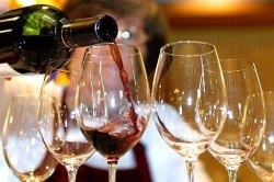Корисні властивості червоного вина для жінок і чоловіків, шкода непомірного вживання (відео)
