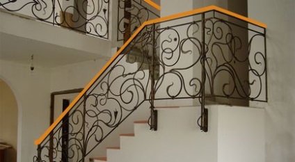 Balustrade pentru scări și balustrade de mâini proprii, fotografie și preț