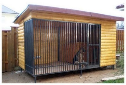 Construirea unei incinte pentru câini în curtea unei case private - antreprenor privat de ziare