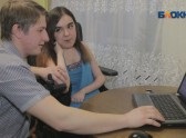 Asociat într-un scaun cu rotile, o femeie din Rostov sa căsătorit cu un bărbat frumos după o romantică virtuală