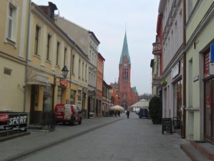 Mergând în jurul vieții confortabile de visiniu din Polonia
