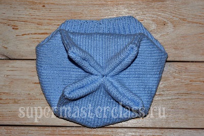 O pălărie simplă cu ace de tricotat pentru un băiat, o clasă de master, clase de master în lucrul cu ace