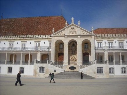 A történet egy utazás Portugália jelentést a látogatás Coimbra