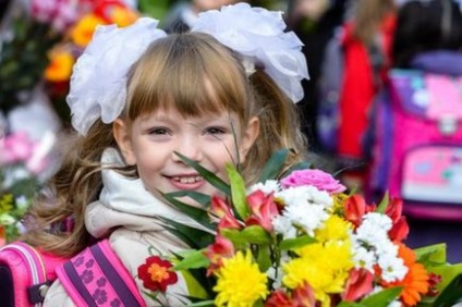 Мова на 1 вересня від адміністрації і депутатів, директора школи, вчителя - привітальна,