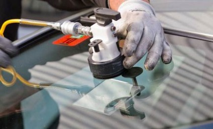 Repararea crăpăturilor și chipsurilor de pe geamul mașinii