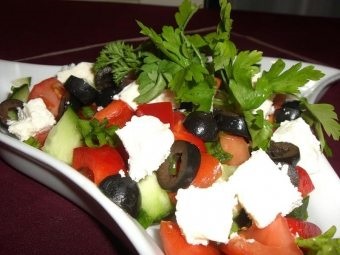 Рецепти грецьких салатів з різними сирами