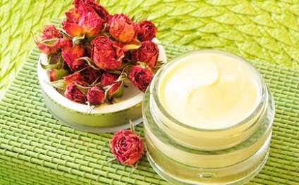 Rețete de creme naturale cu mâinile lor