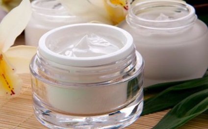 Rețete de creme naturale cu mâinile lor