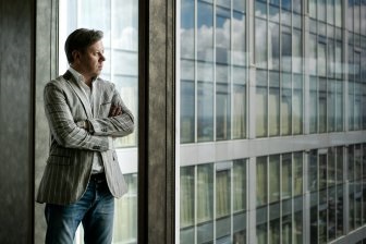 Oroszország egyedül leküzdeni tömeg dühös ukrán nacionalisták (Sberbank) Orosz nő egymaga legyőzte a feldühödött tömeg az ukrán nacionalisták