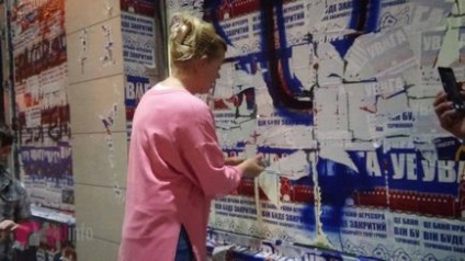 Oroszország egyedül leküzdeni tömeg dühös ukrán nacionalisták (oroszlán) Orosz nő egymaga legyőzte a feldühödött tömeg az ukrán nacionalisták