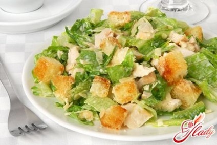 Caesar salată, o rețetă clasică pentru sos și sfaturi de gătit