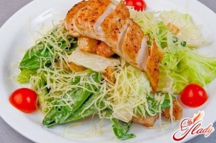 Caesar salată, o rețetă clasică pentru sos și sfaturi de gătit
