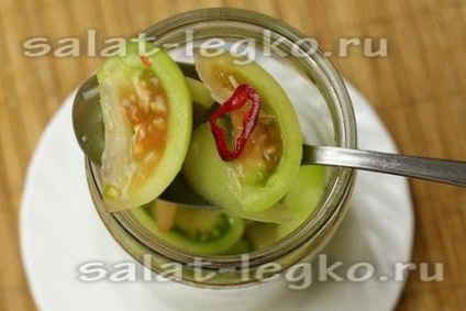 Salată de roșii verzi - picant cu usturoi și piper fierbinte pentru iarnă