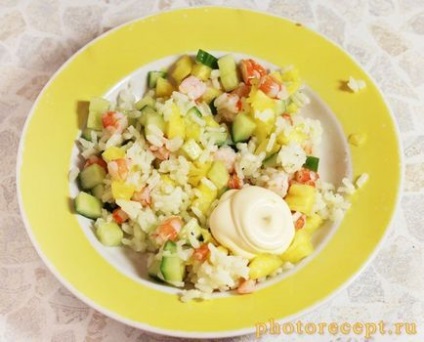 Saláta garnélarák, uborka és a rizs ananász - lépésről lépésre recept fotók
