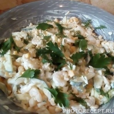 Салат з креветками, огірком і рисом в ананасі - рецепт з фото крок за кроком