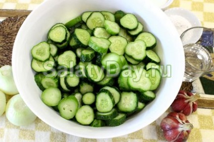 Salata de salata de iarna pentru iarna - reteta delicioasa de castraveti cu fotografii si video