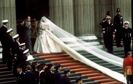 Найрозкішніші весільні сукні королівських осіб (фото)