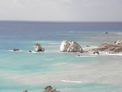 Cel mai frumos loc din Cipru este rocile de afrodite din Paphos