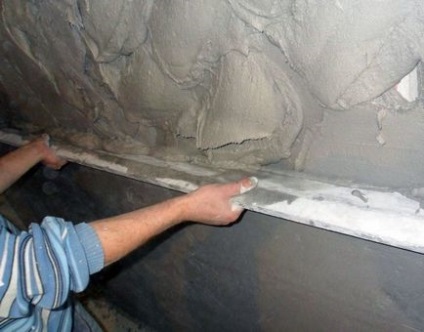 Штукатурка стін цементним розчином