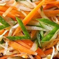 Солимо капусту з морквою ідеальне поєднання