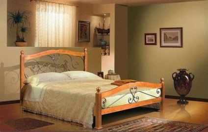 Dormitor cu pat de fier forjat