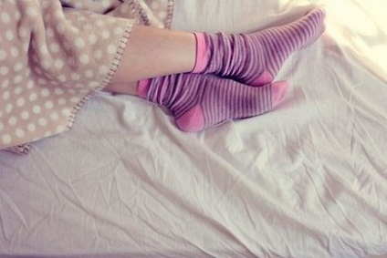 Спати в шкарпетках, так це корисно