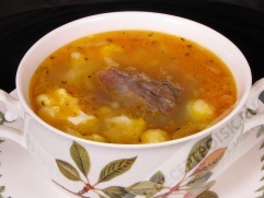 Supa de pui cu castraveti murate, o reteta culinara cu fotografii