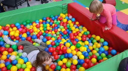 Сухий басейн корисна забава для дітей
