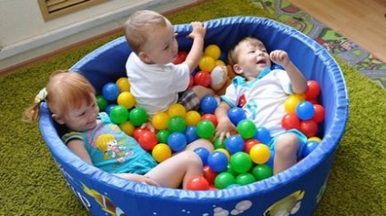 Сухий басейн корисна забава для дітей