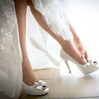 Pantofii de nunta sunt o pereche ideala pentru o zi de neuitat