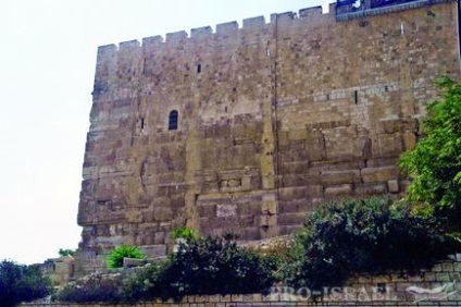 Titkok a Templom-hegy (a templomban) Titkok a Templom-hegyen