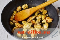 Теплий салат з куркою - прості рецепти