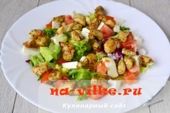 Теплий салат з куркою - прості рецепти
