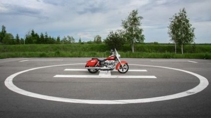 Încercați unitatea de test Harley-Davidson dyna switchback fld