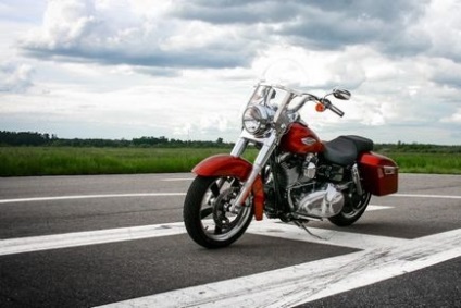 Încercați unitatea de test Harley-Davidson dyna switchback fld