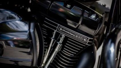 Tesztvezetés Harley-Davidson vékony s (slim) Tesztvezetés Harley-Davidson vékony s